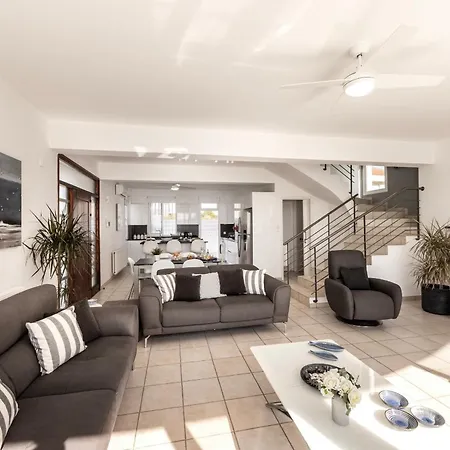 Villa Faros Seaside Larnaca *