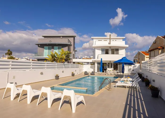 Faros Seaside Larnaca ヴィラ *