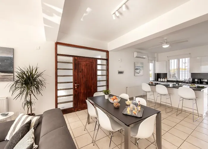 Faros Seaside Larnaca Villa *