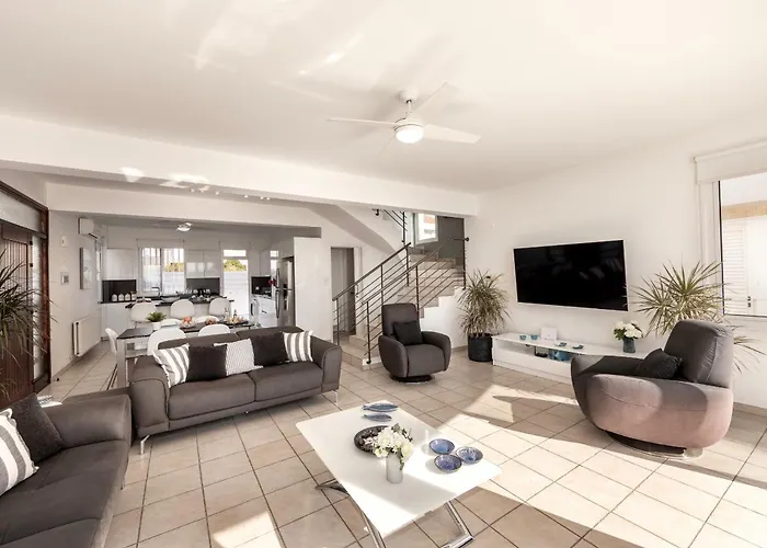 Faros Seaside Larnaca Perivolia