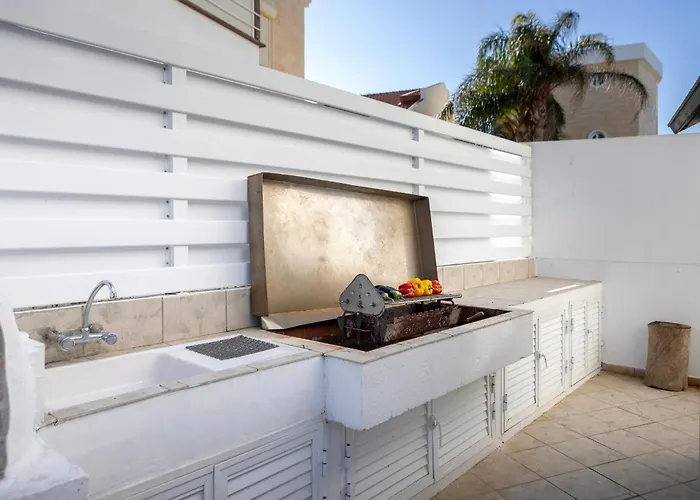 Faros Seaside Larnaca * Perivolia