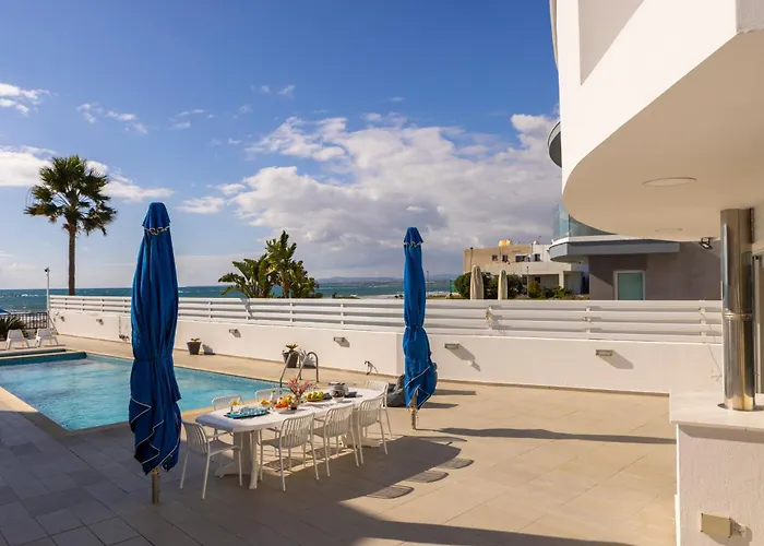 Vilă Faros Seaside Larnaca