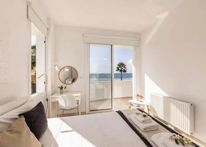 Faros Seaside Larnaca * Perivolia