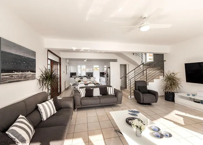 Villa Faros Seaside Larnaca *