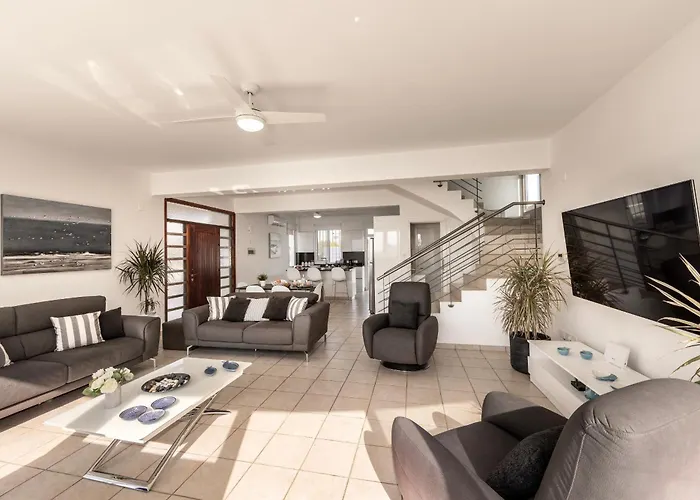 Villa Faros Seaside Larnaca Perivolia