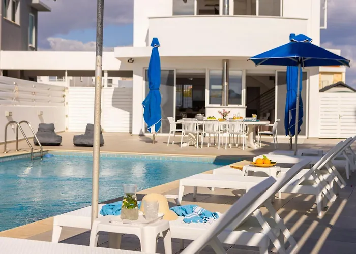 Faros Seaside Larnaca Villa *